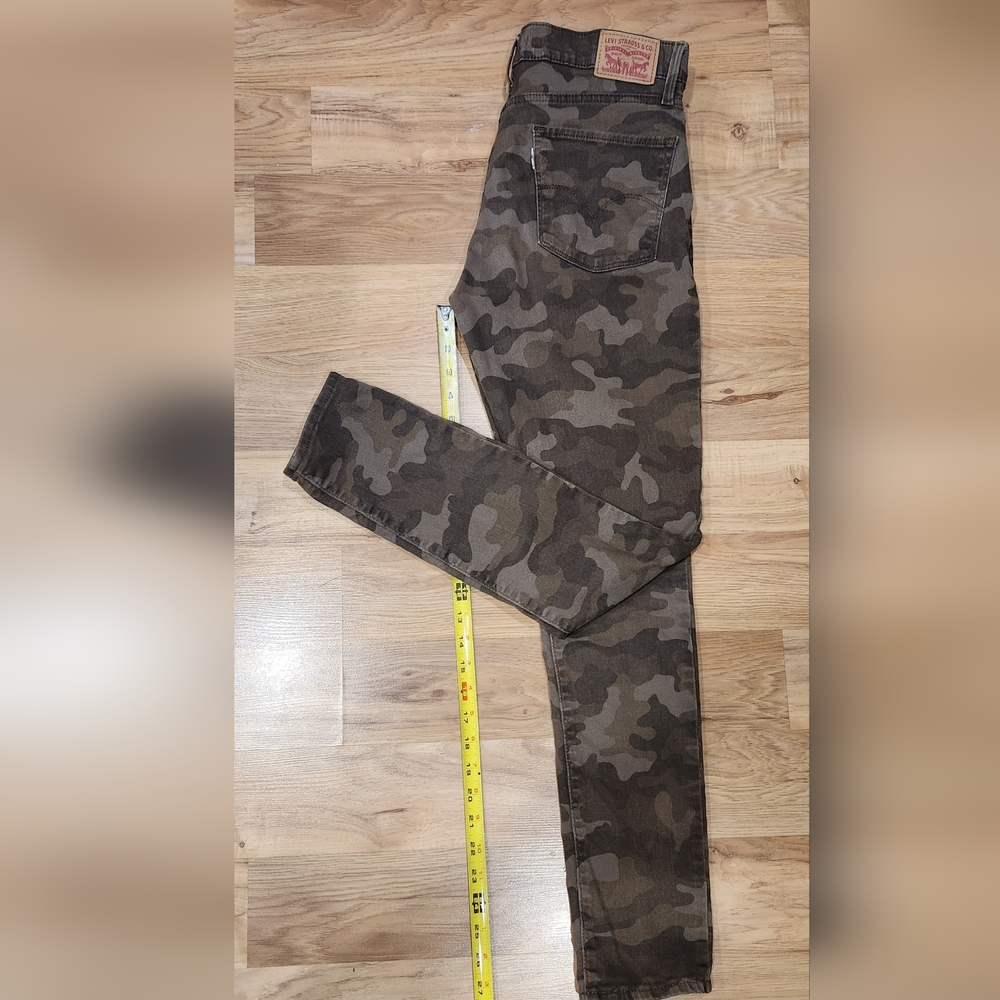 Levis Camo Size 29